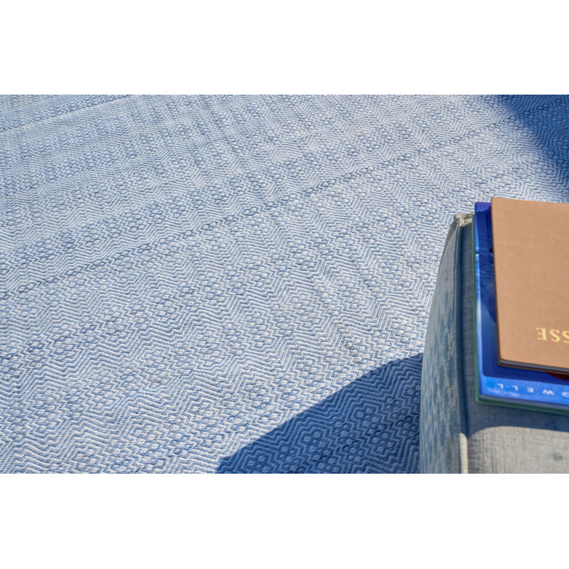 Echo Geometric Area Rug in Light Blue, Rectangle 2' x 3'