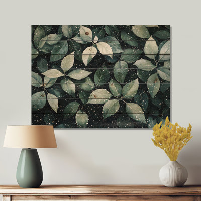 Feuilles de conifère dans la neige I - Art mural en bois de feuilles - sur bois de pin naturel