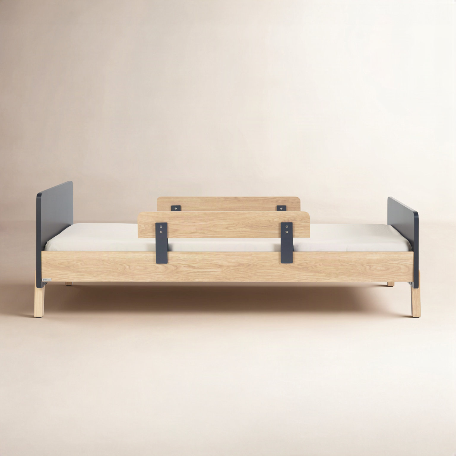 Fun Twin Bed, Graphite/Red Oak