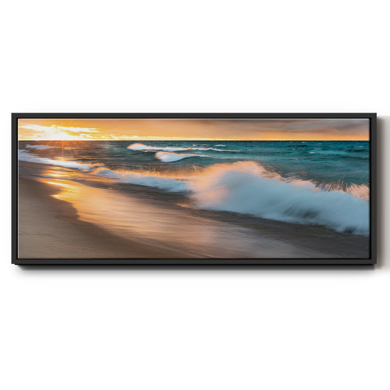 Miners Beach Light, reproduction sur toile encadrée, H 12 po x l 30 po x P 1,5 po, Noir