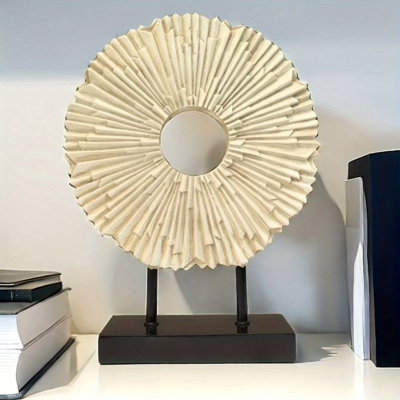 Figurines & Sculptures