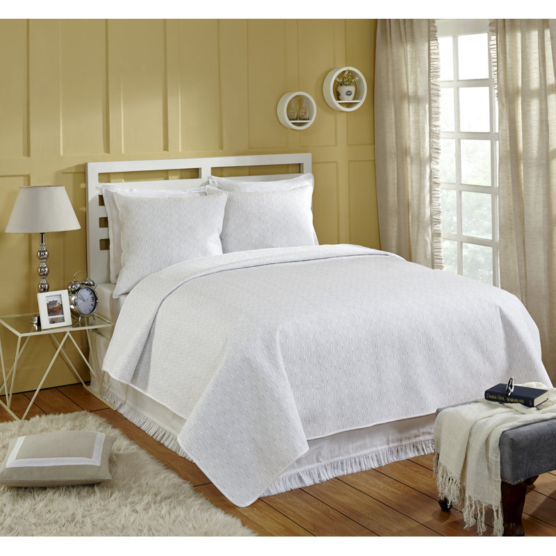Modern & Contemporary Cotton Sateen Chevron / Zig Zag Quilt, King