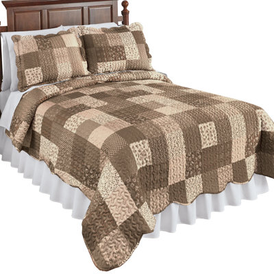 Classic Floral Patchwork Scalloped Edge Quilt