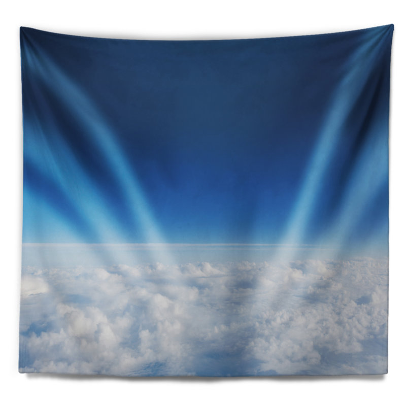 Paysage avec des nuages gonflés au-dessus de la tapisserie, H 50 po x l 60 po