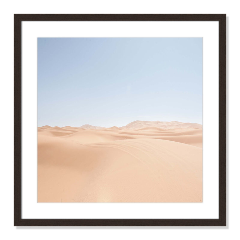 «Desert Serenity I Print» par Mark Eder, H 23,5 po x l 23,5 po x P 0,75 po, Cadre de boîte en noyer, Blanc