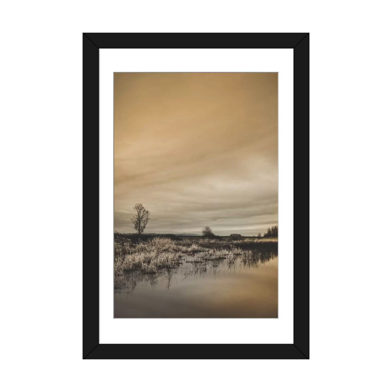 «Tree by the Pond», reproduction de photo sur toile, H 3 po x l 32 po x P 24 po, Papier d'art encadré noir, Blanc