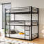 Triple lits simples superposés, lit plateforme simple au-dessus de simple au dessus d'un lit simple en métal, deux échelles attachées