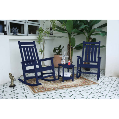 Ensemble de chaises berçantes toutes saisons avec table d'appoint, ensemble de chaises berçantes 3 pièces à texture de bois, bleu marine (comprend 2 chaises berçantes et 1 table)
