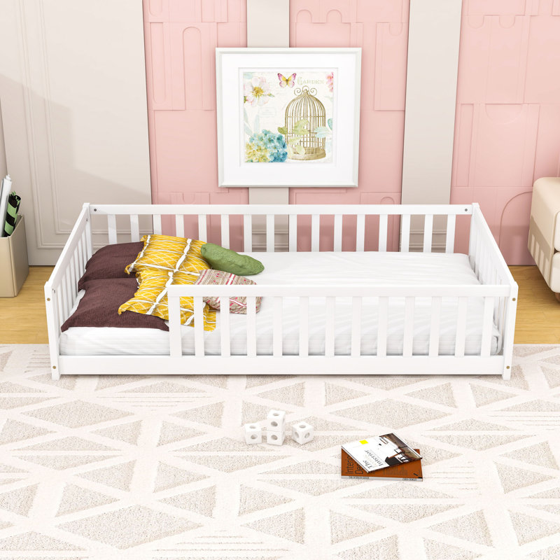 Lit simple en bois avec clôture, Blanc