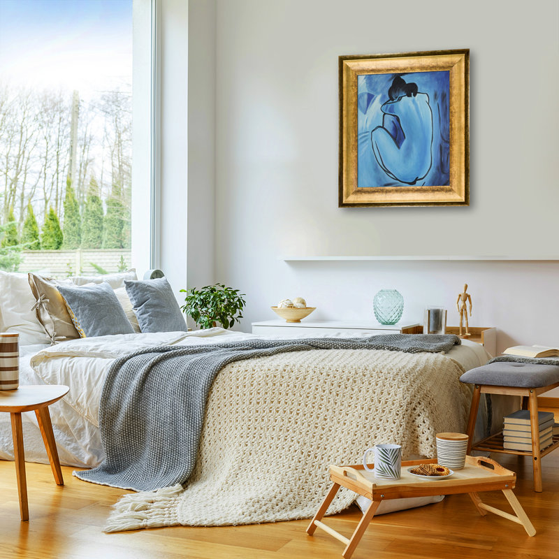 La Pastiche nue bleue avec cadre en bois noir studio, 21,5 po x 17,5 po, H 23 po x l 27 po x P 2 po, Encadré bois noir