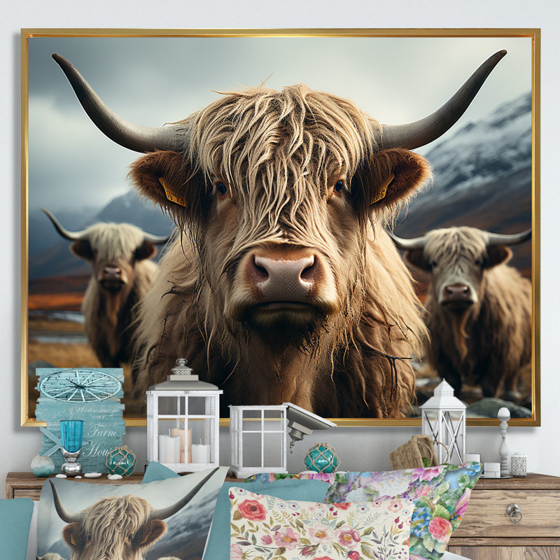 Majestic Highlands Yaks sur toile, H 24 po x l 32 po x P 1 po, Cadre flottant doré