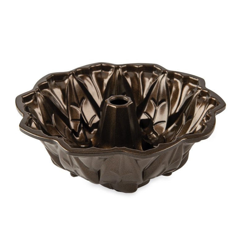 Nordic Ware Bundt® Harvest Leave Non-Stick Fluted Cake Pan