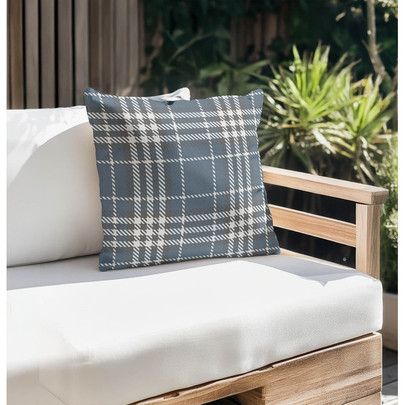 Coussin extérieur Christopher's, H 18 po x l 18 po, Tissu écossais bleu foncé 5