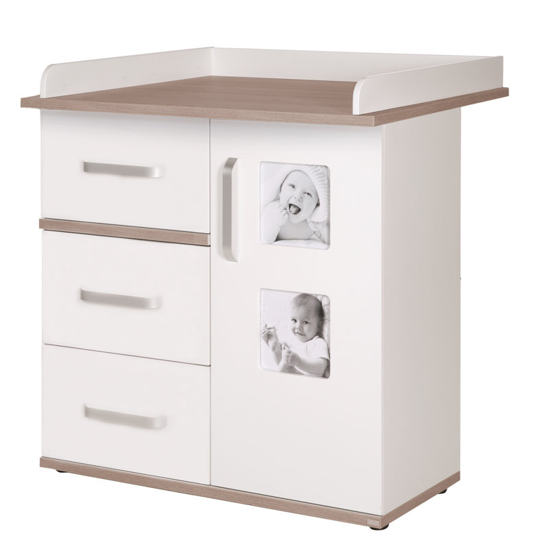Pia Changing Table