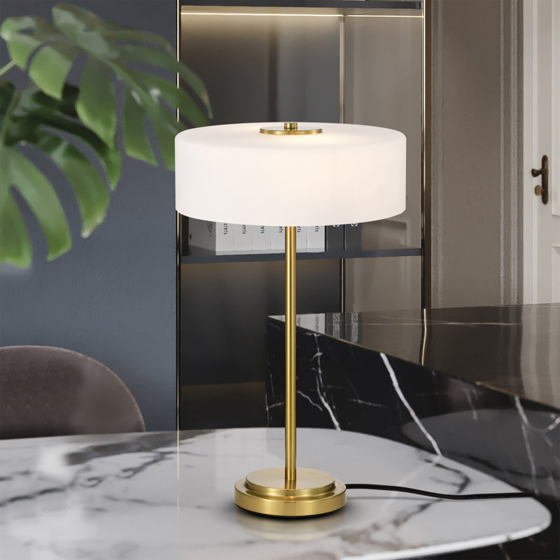 Lampe de table en laiton Barmine avec abat-jour en verre givré blanc