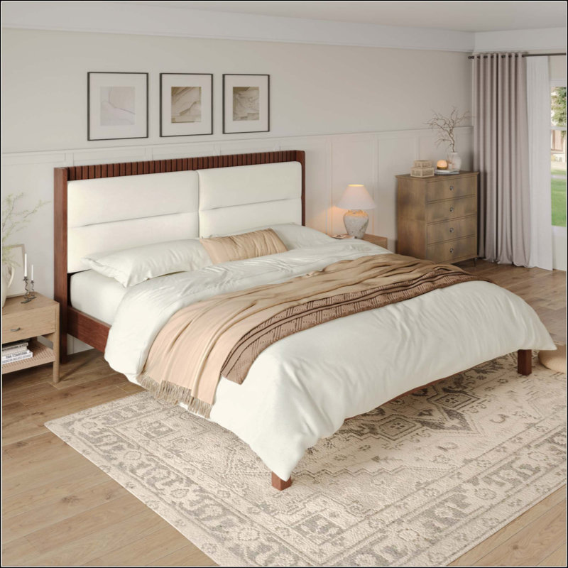 Structure de lit plateforme en bois massif avec tête de lit tapissier en velours beige, aucun sommier tapissier requis, King