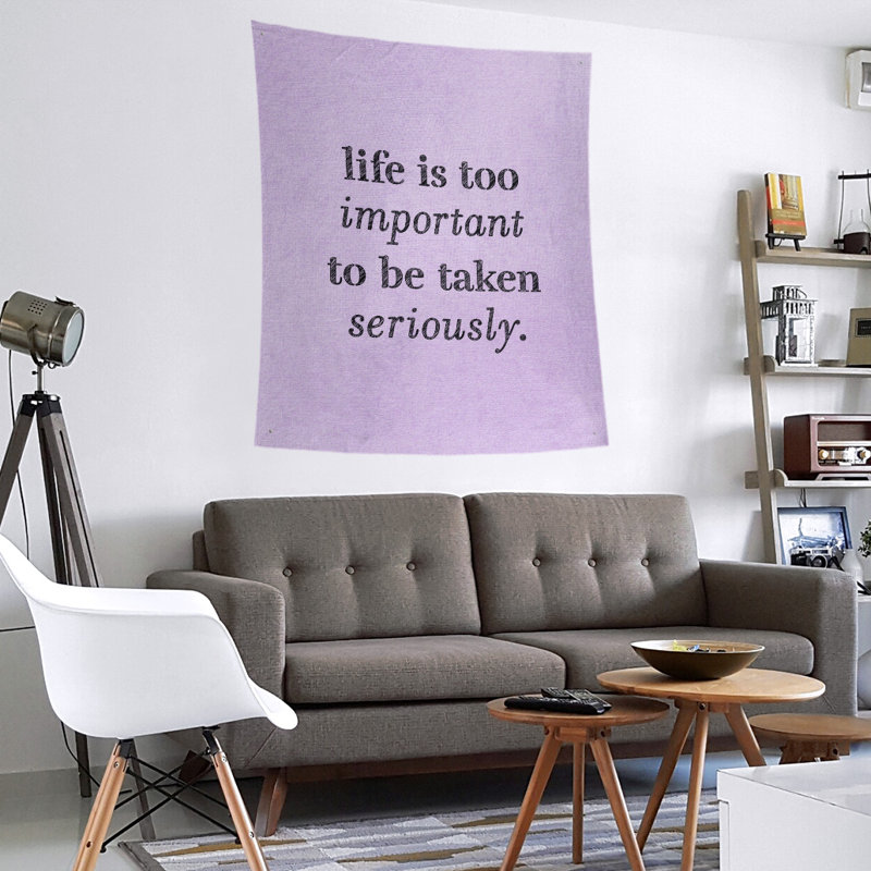 Tapisserie de levity et citation en polyester, H 80 po x l 68 po, Mauve / Noir