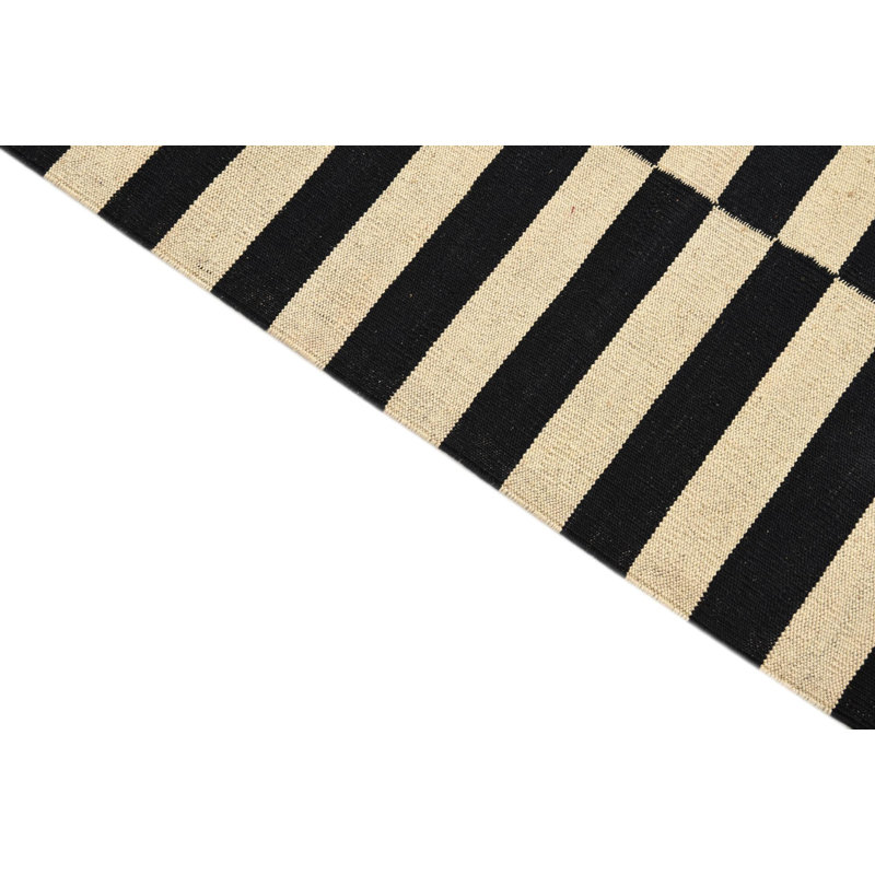 Tapis noir et blanc 3 pi 5 po x 4 pi 10 po Pinkerton