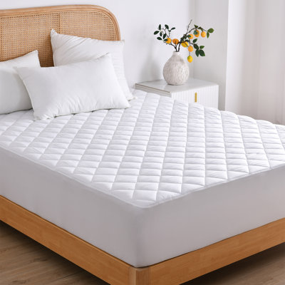 Twin Mattress Pad, Quilted Fitted Mattress Topper Protector, Noiseless Breathable Bed Cover Padded With 6-18 Inches Deep Pocket, Machine Washable, 39x75 Inches