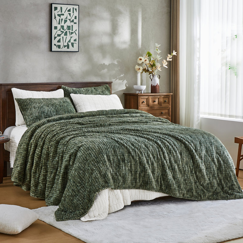 Wonderful Luxury Milky Velvet Quilt Set, Green, Queen Quilt