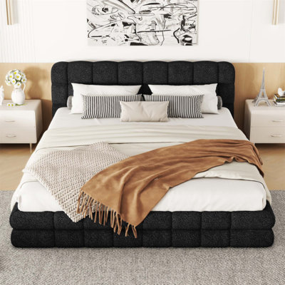 Grand lit plateforme tapissier avec tête de lit, structure en bois de pin durable et aucun sommier requis pour un sommeil confortable