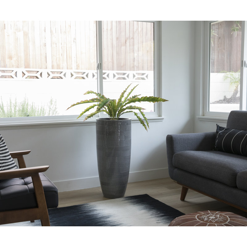 Jardinière avec plante grasse artificielle, H 47 po x l 24 po x P 24 po, Vert / Rouge