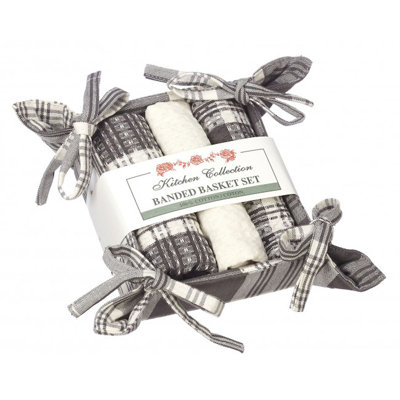 Linge assorti avec panier à pain