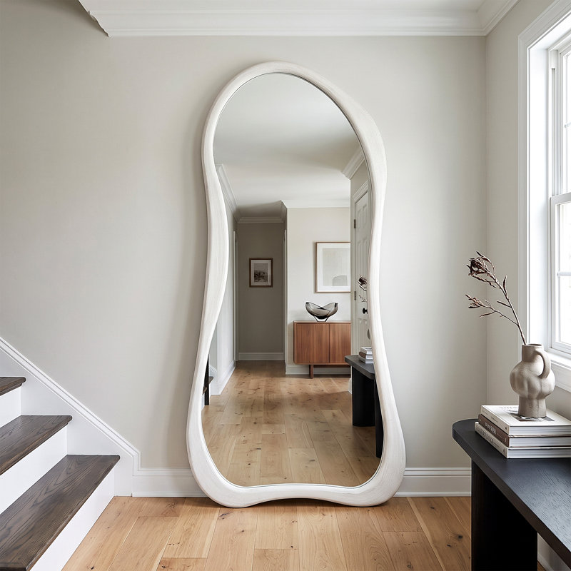 Miroir pleine grandeur courbé en bois blanc