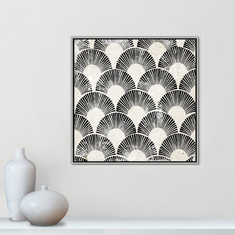 «White Art Deco III» par Aimee Wilson, L 31,5 po x H 31,5 po, Framed Canvas, Flottant argent