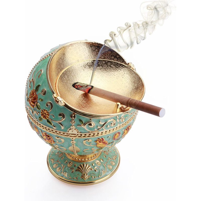 Cendrier coupe-vent avec couvercle, en métal, portable, pour cigarettes, pour l'intérieur et l'extérieur, motif estampé à la main, cadeau élégant pour hommes et femmes (vert jade)