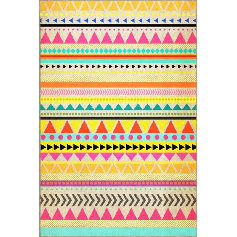 Tapis jaune lavable à motif géométrique triangulaire, Sous-tapis rectangulaire 3 pi 11 po x 5 pi 11 po i