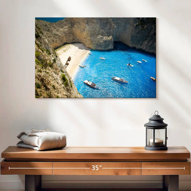 Vue aérienne du Navagio Ayrika