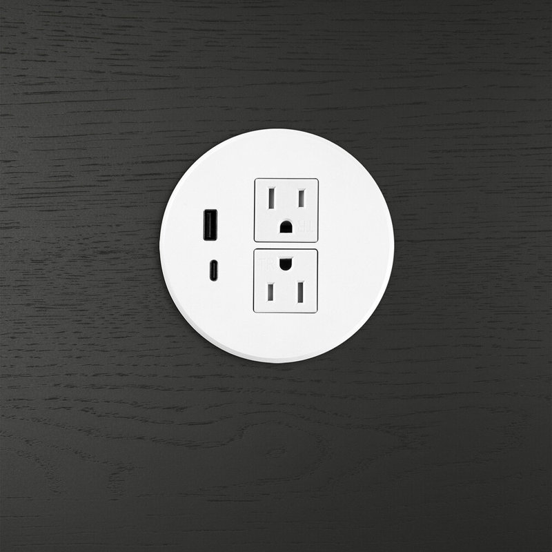 Divers 12 - Amp Standard Single Outlet, White