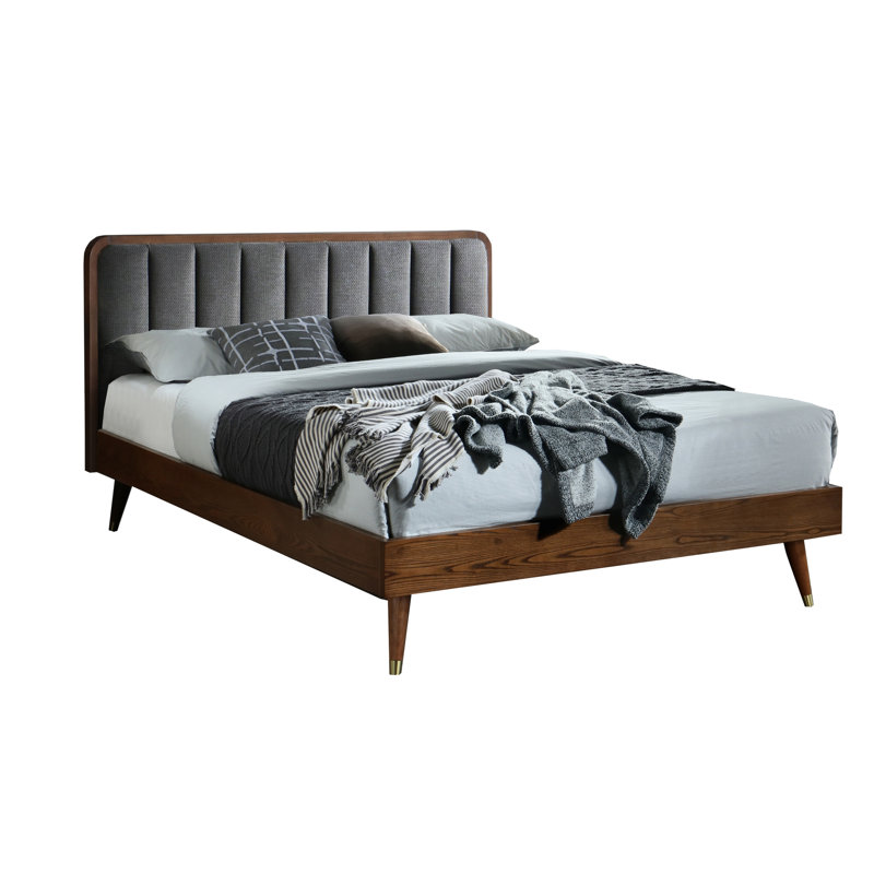 Structure de lit grand avec aspect Mid-Century, structure en bois massif, aucun sommier tapissier requis, pieds de conception dorée et matériau principal, système de support à lattes