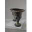 Paire de magnifiques statues de bronze urnes - Taille: L 24 po x l 24 po x H 29 po.