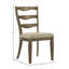 Les chaises d'appoint en chêne patiné (2 pièces) ajoutent du caractère à votre salle à manger avec (de 2) revêtement beige pour une sophistication