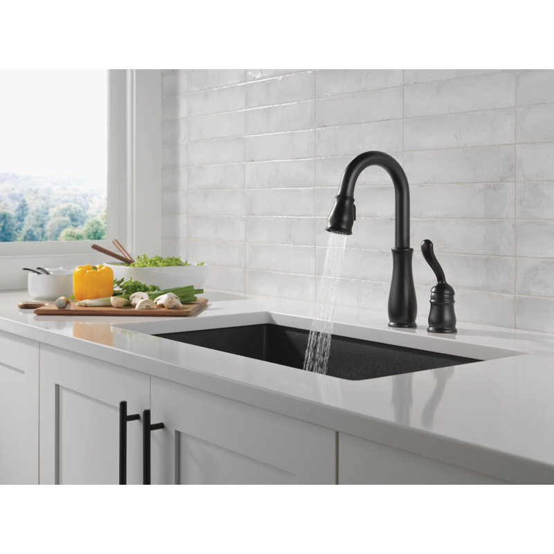Robinet de cuisine noir Leland avec douchette rétractable, robinet d'évier de cuisine monotrou traditionnel, poignée simple, noir mat