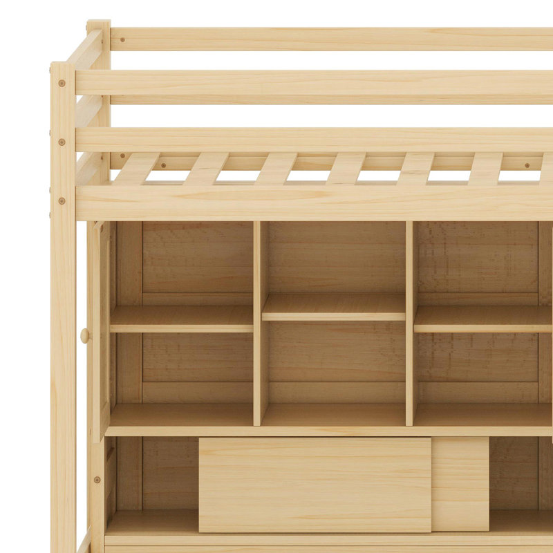 Lit mezzanine peu encombrant avec bureau d'étude intégré, escalier de rangement et tablettes ouvertes pour les chambres modernes