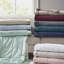 Couverture légère en duvet synthétique avec bordure en satin blanc-119424592-119424587