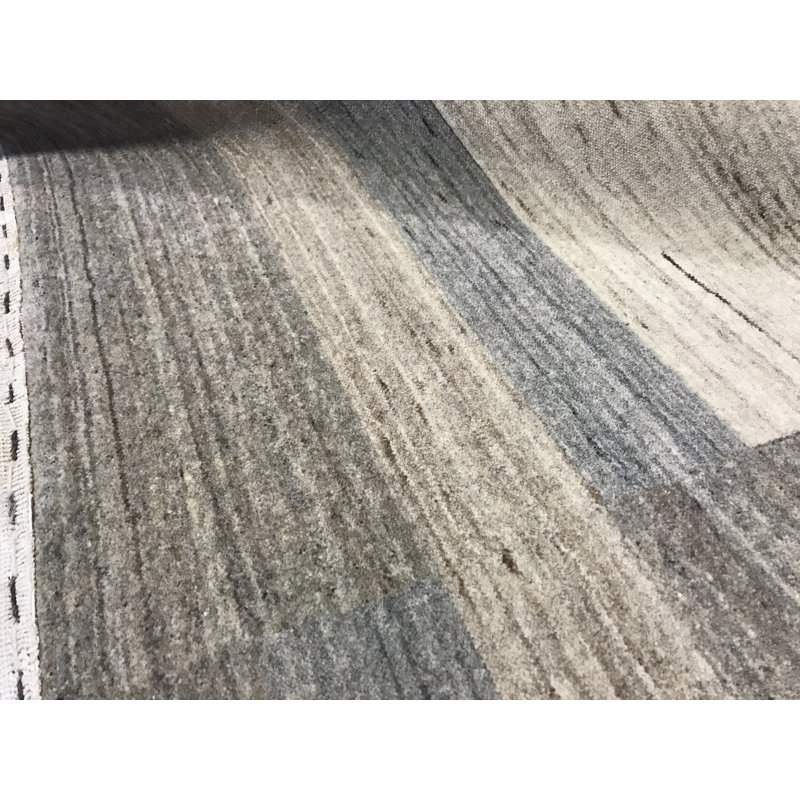 Area Rug in Beige/Gray
