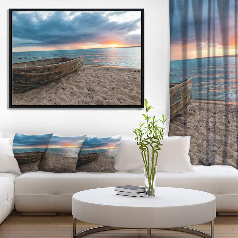 Photographie de paysage marin «Rusty Row Boat on Sand at Sunset», H 30 po x l 40 po x P 1,5 po, Toile avec cadre flottant