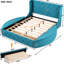 Lit de rangement rembourré grand format en velours bleu avec plateforme de tabouret à oreilles et tête de lit-117571496