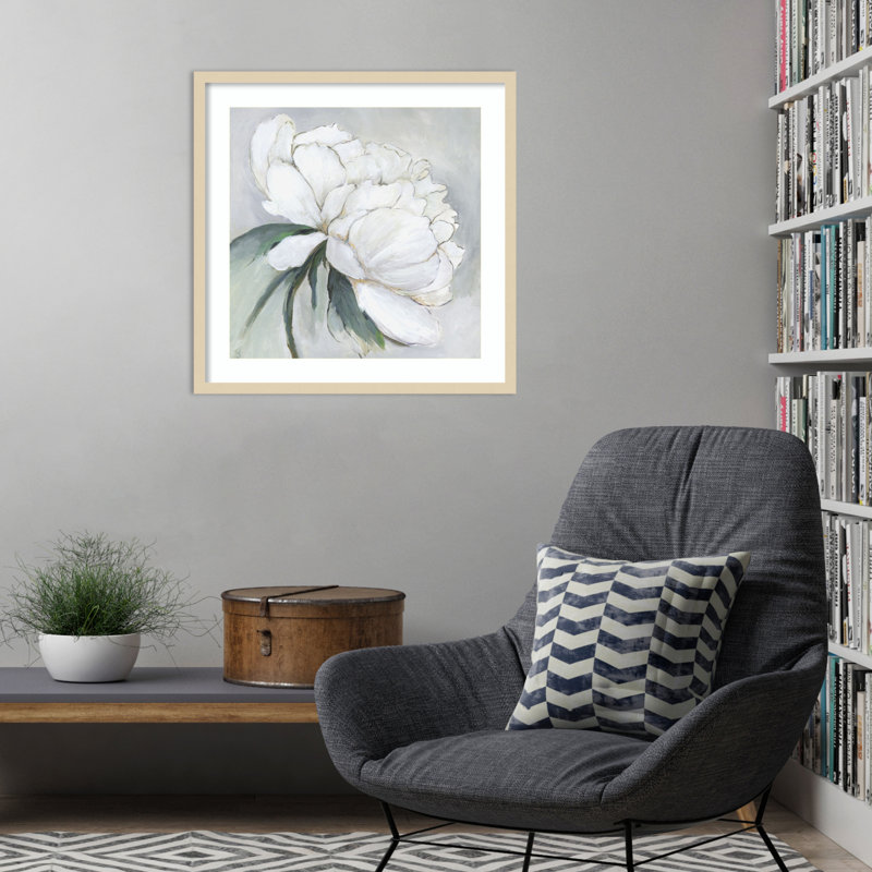 «White Floral Bloom II» par Asia Jensen, reproduction d'art encadrée sur bois, H 25 po x l 25 po