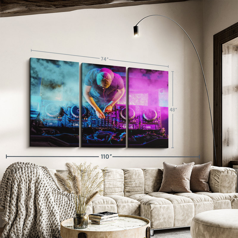 «DJ At The Turntable» sur toile, H 48 po x l 74 po x P 1,25 po