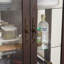 Vitrine vitrée éclairée avec tablettes réglables en verre 2 portes et 1 tiroir-1997320026