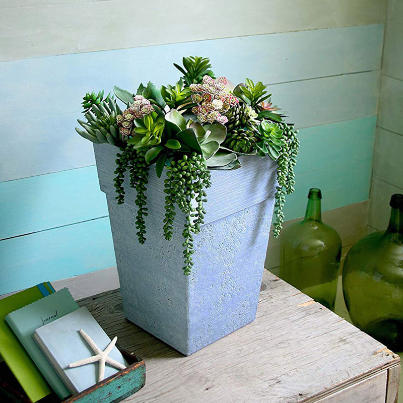 Pot à fleurs en résine, 1