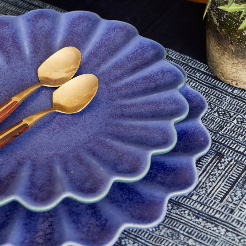 Dhalia Stoneware Dinnerware Set - Service for 4, Blue
