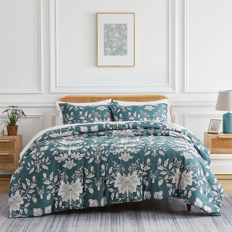 Vilntage Garden Collection Quilt Set, King/Cal. King Quilt + 2 King Shams