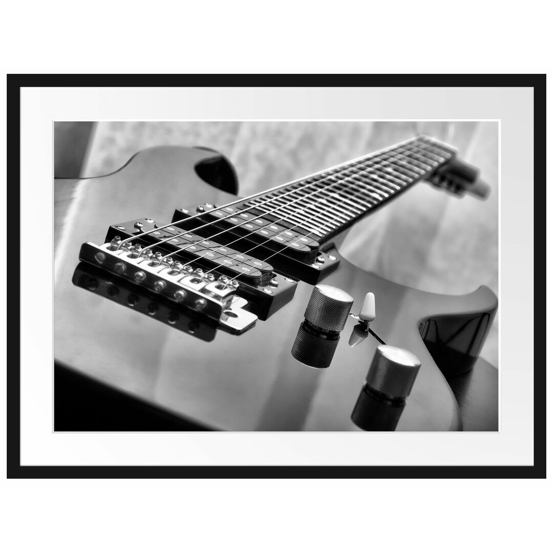 Gerahmtes Poster Black Guitar, Nahaufnahme Gitarre