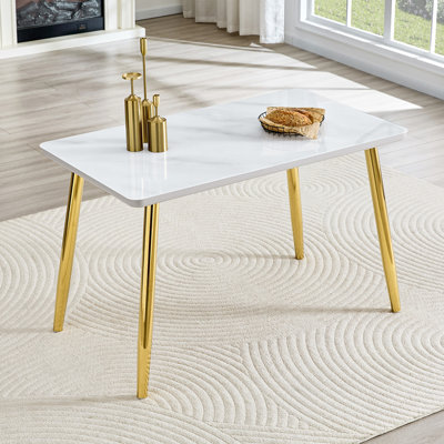 Table de salle à manger rectangulaire moderne minimaliste, plateau en verre trempé, texture imitation marbre, pieds en métal doré, idéal pour les espaces élégants et compacts